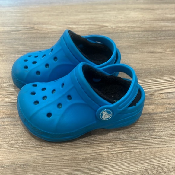 Toddler furry crocs size c6&7 - Picture 1 of 2